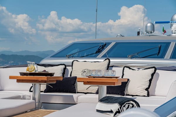 An image of Manu V yacht