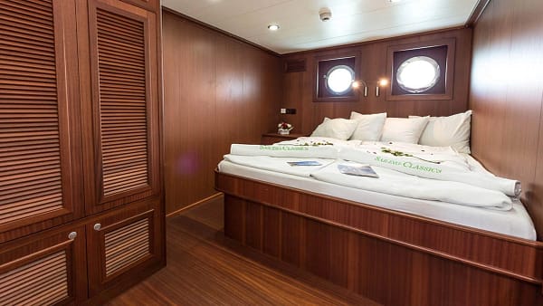 An image of Chronos yacht